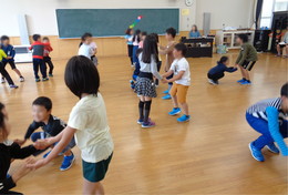 リトミック授業3年生の画像