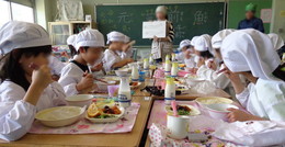 教育実習生、食に関する指導の画像
