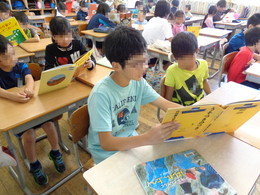 6年生の読み聞かせの画像