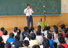 北村先生の二刀流演奏の画像