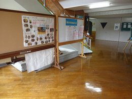 昇降口に掲示の画像