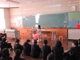ボランティアさんの読み聞かせの画像