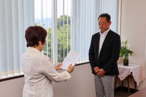 6月20日 諏訪市等公平委員会委員選任書の交付