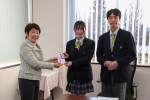 2月13日 諏訪実業高等学校模擬株式会社SJカンパニー様からの寄付金受領