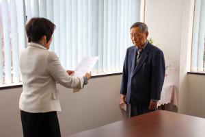 4月9日 諏訪市政策アドバイザー（都市計画・まちづくり分野）委嘱状の交付
