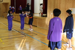 3年生も丁寧に指導していますの画像