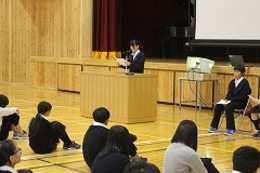 各学年代表、校友会代表生徒が後期への決意を発表しましたの画像