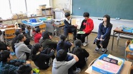 6年生「とりになった きょうりゅうのはなし」「ゆうぐれ」「はらぺこあおむし」の画像