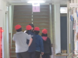 「集合場所」へ並んでの画像