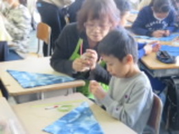 初めての針におっかなびっくりの画像