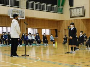 会員と本部役員が質疑応答している写真