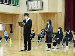 タブレット使って説明する本部役員