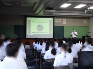 東海大諏訪高校から私立と公立の違いについてお話をしていただきました。