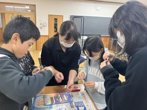 教わりながら進める子ども達