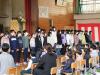入学式での6年生の校歌斉唱