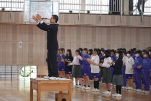 全校生徒で応援