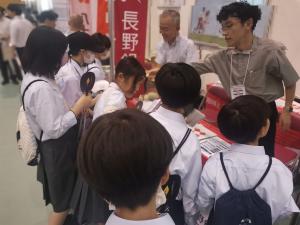 見学の様子２