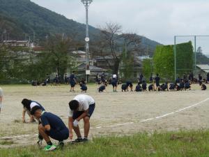 (3)全校で草取り2
