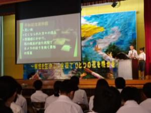 学年発表　2学年発表の中で広島平和式典に参加した代表者による発表が行われた