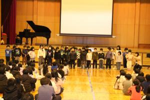 20251222冬休み前全校集会 (1)
