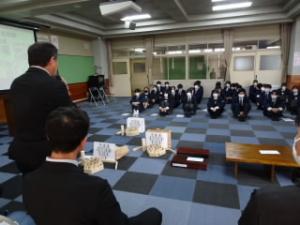 各製作グループのプレゼンを聞いた依頼者から、製作した生徒達に向けて感想が伝えられました。